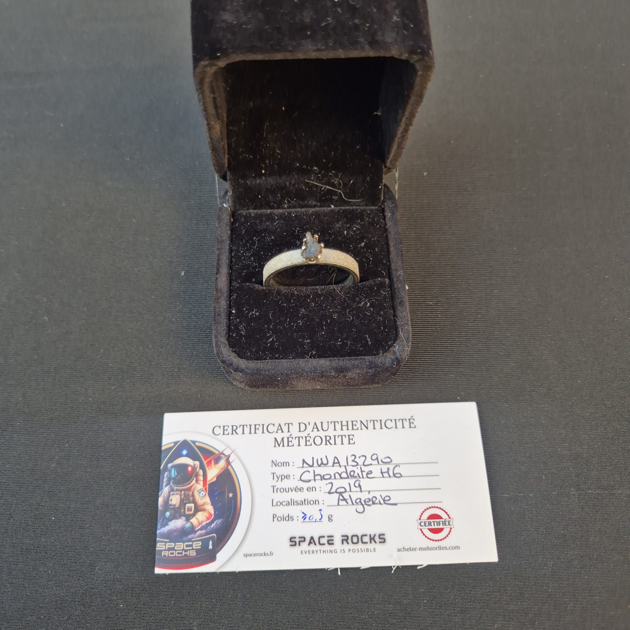 Bague moderne argentée avec NWA 13290