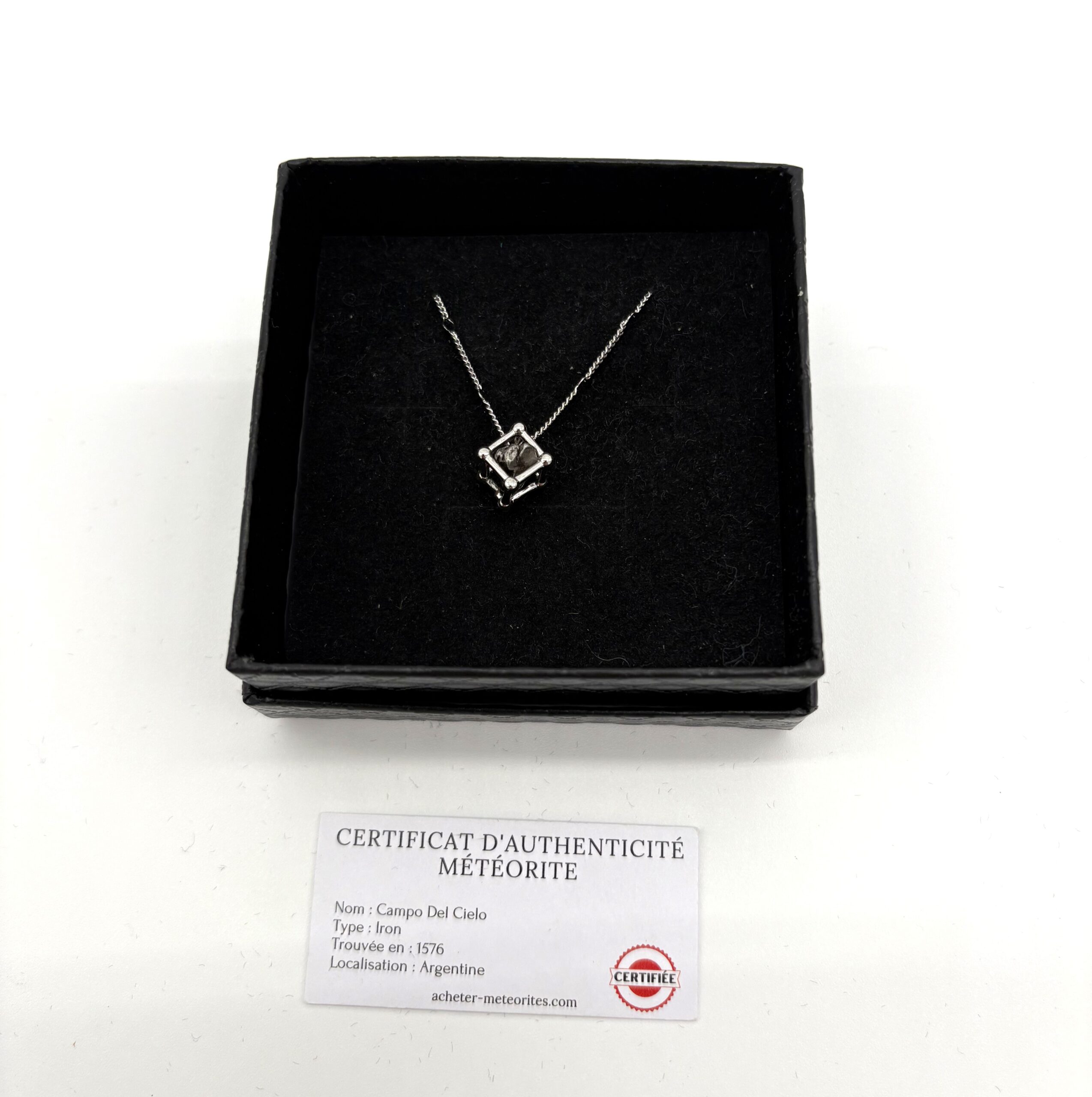 Collar colgante de plata con colgante cúbico y meteorito de Campo del Cielo