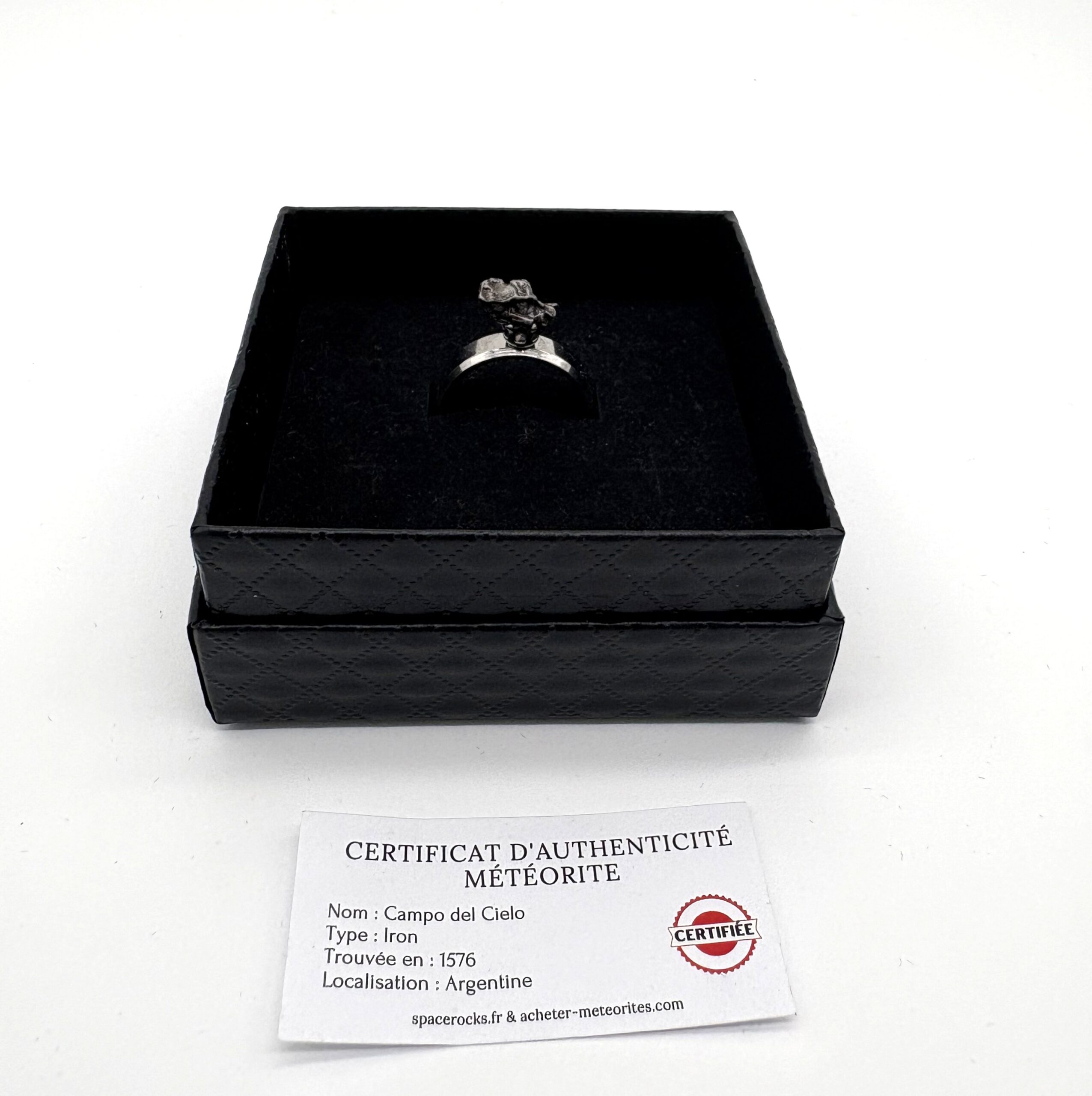 anillo de meteorito ferroso