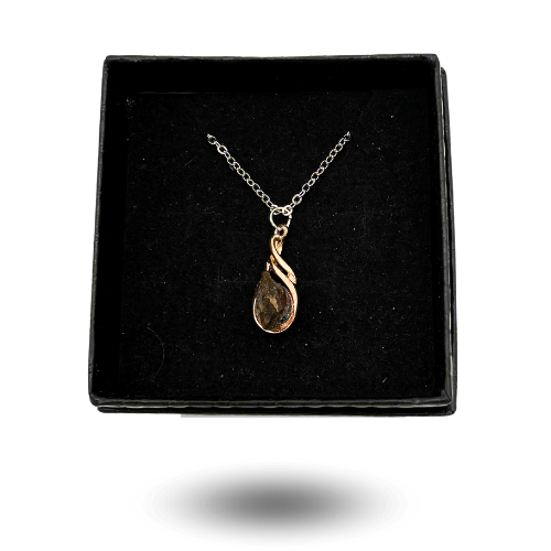 colgante (oro rosa) y collar (plata), meteorito aletai